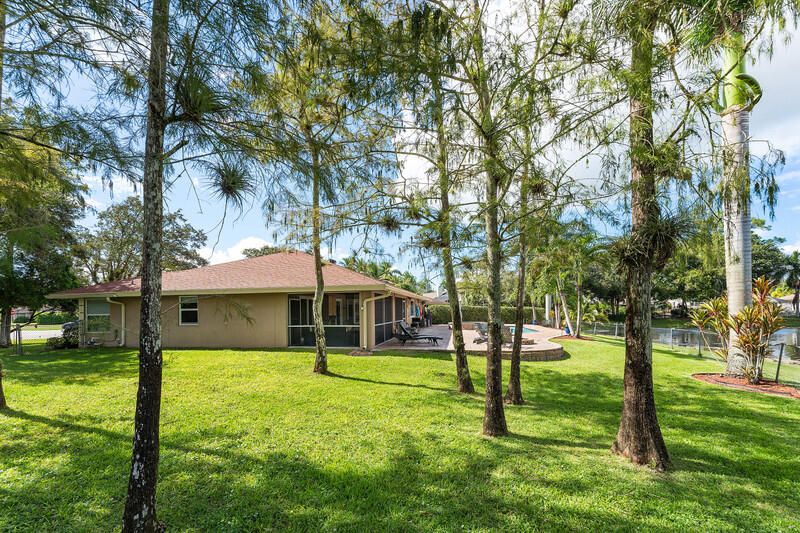 合同活跃: $665,000 (3 贝兹, 2 浴室, 1818 平方英尺)