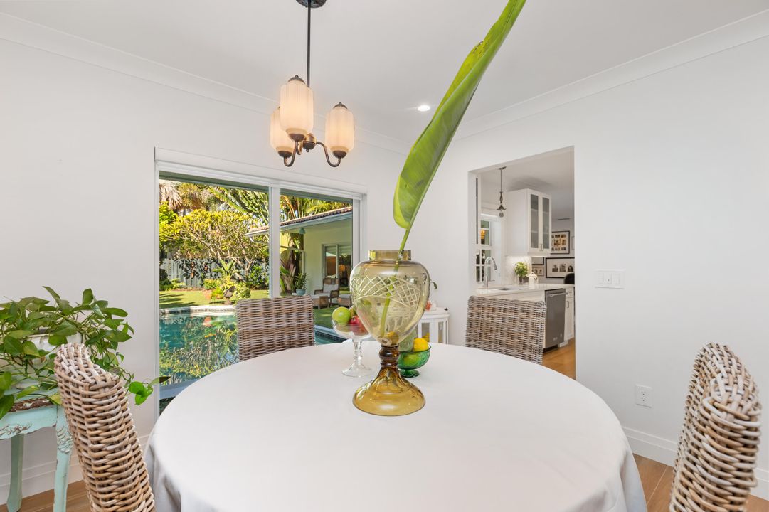 合同活跃: $1,385,000 (3 贝兹, 2 浴室, 1577 平方英尺)