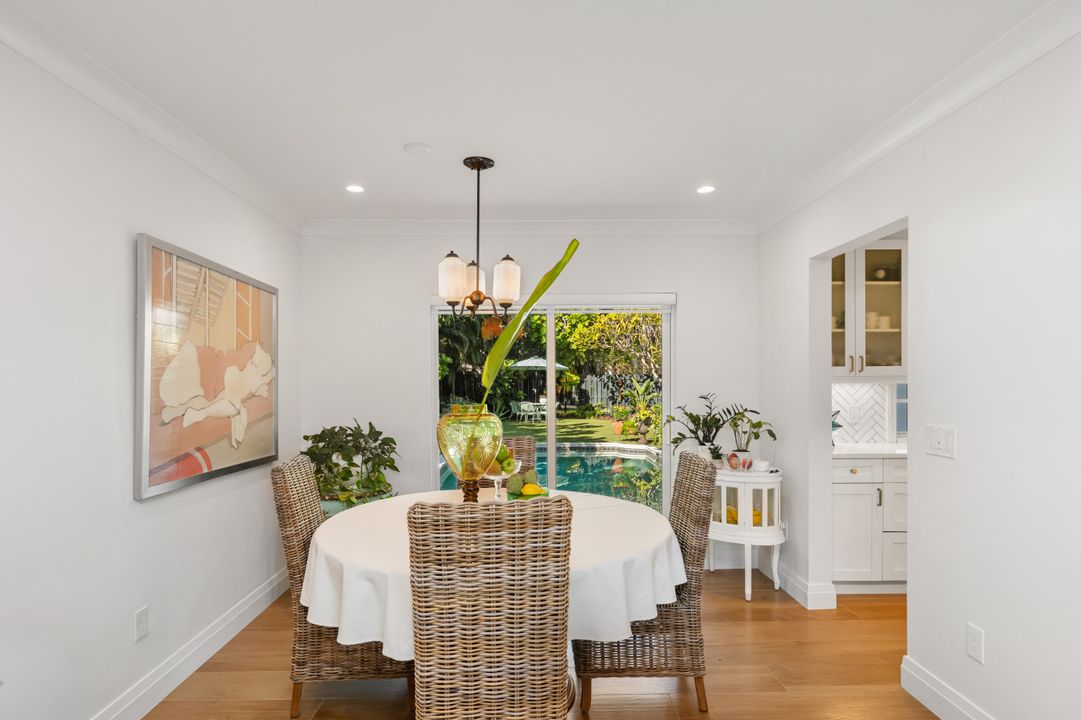 合同活跃: $1,385,000 (3 贝兹, 2 浴室, 1577 平方英尺)