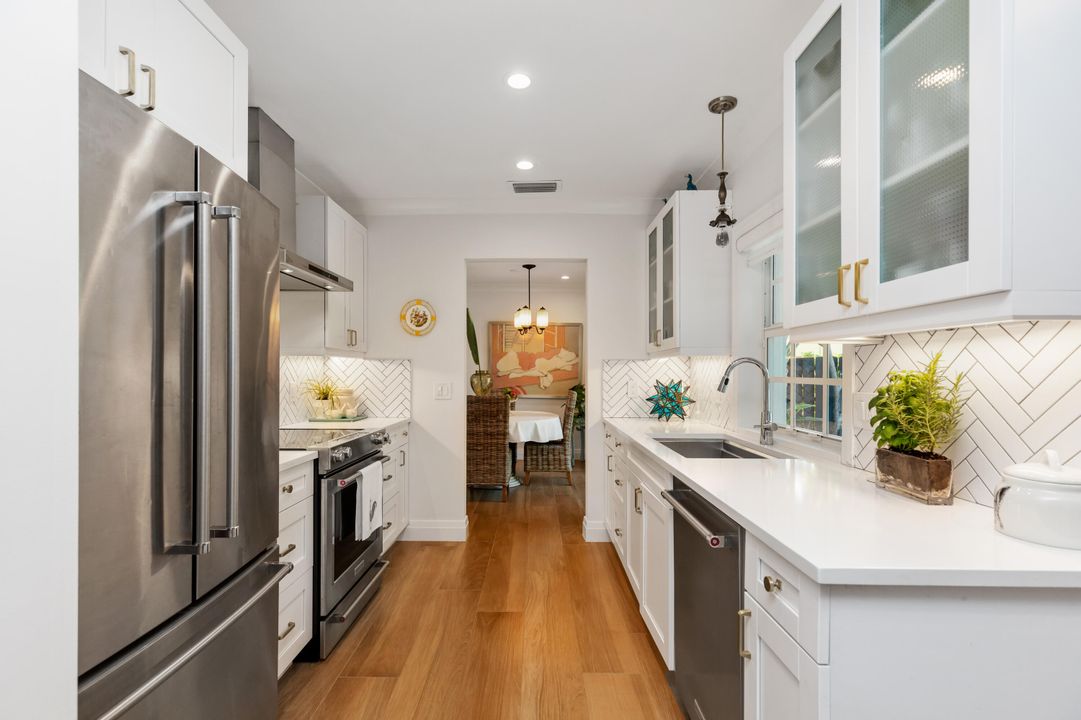 合同活跃: $1,385,000 (3 贝兹, 2 浴室, 1577 平方英尺)