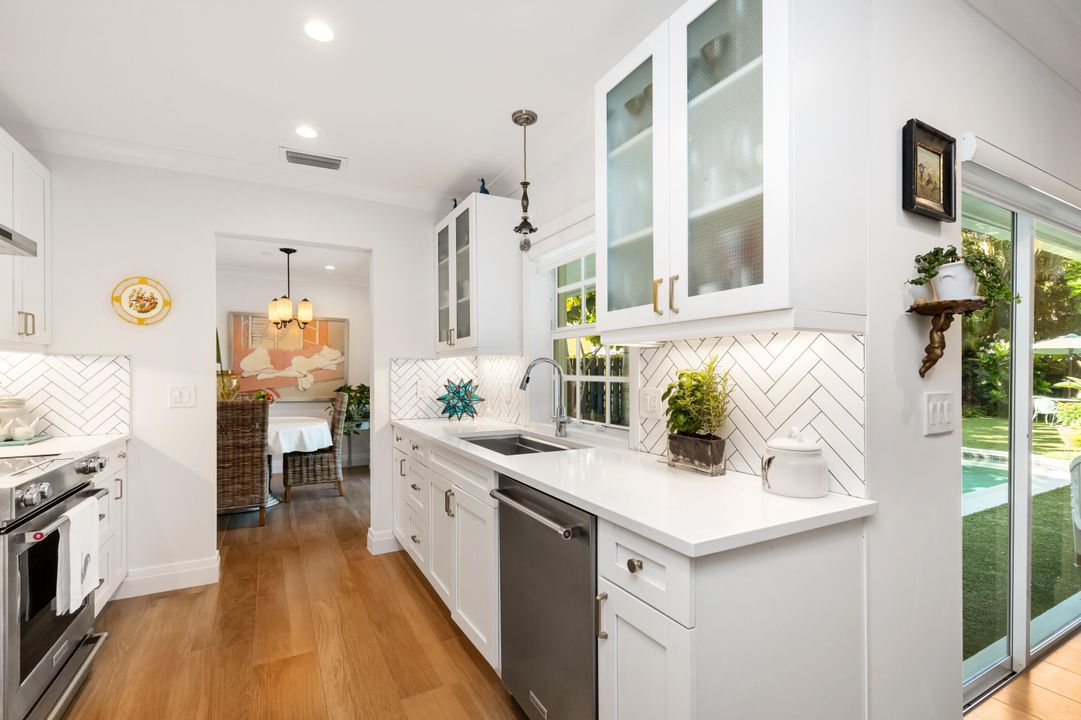 合同活跃: $1,385,000 (3 贝兹, 2 浴室, 1577 平方英尺)