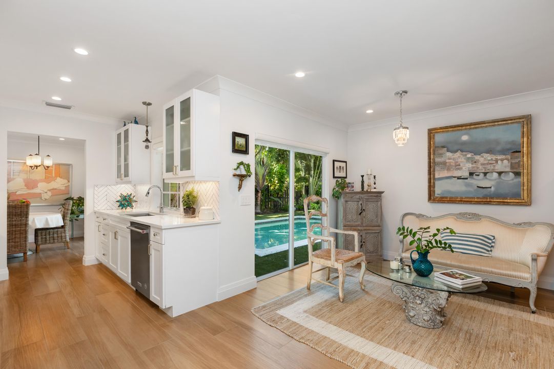 合同活跃: $1,385,000 (3 贝兹, 2 浴室, 1577 平方英尺)