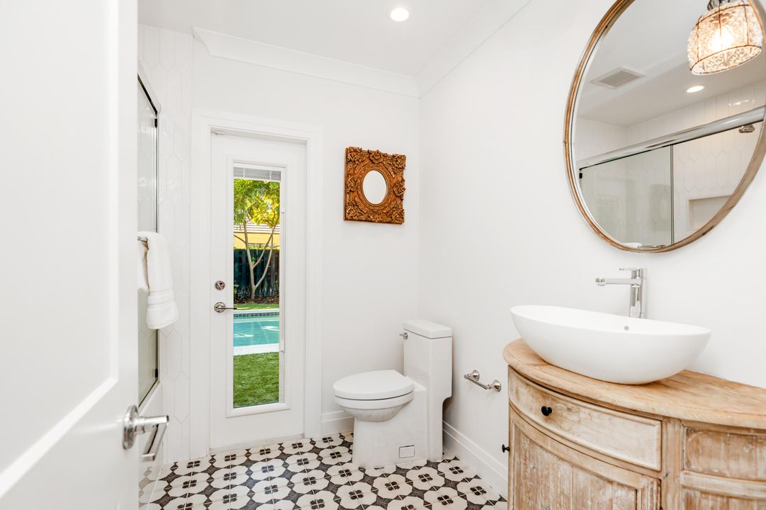 合同活跃: $1,385,000 (3 贝兹, 2 浴室, 1577 平方英尺)