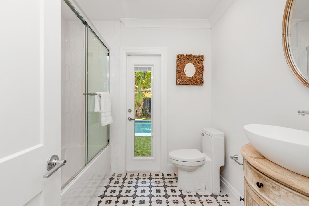 合同活跃: $1,385,000 (3 贝兹, 2 浴室, 1577 平方英尺)