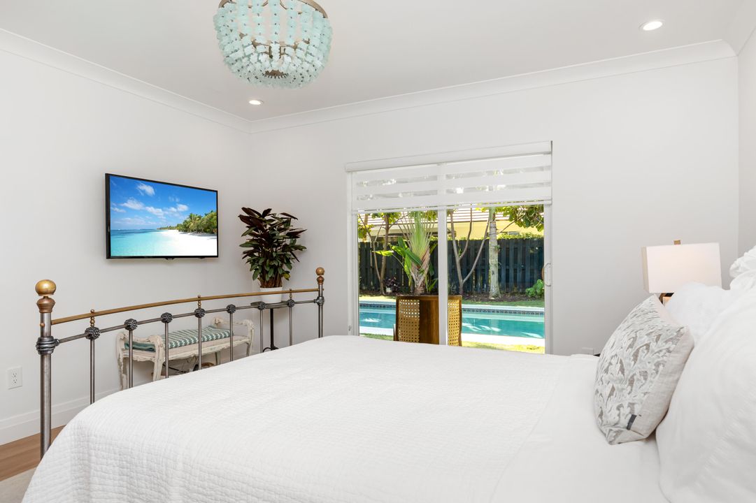 合同活跃: $1,385,000 (3 贝兹, 2 浴室, 1577 平方英尺)