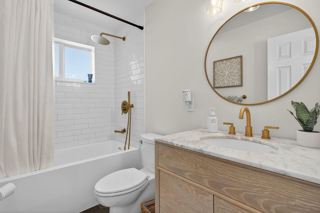 Под контрактом: $569,000 (3 спален, 2 ванн, 1364 Квадратных фут)