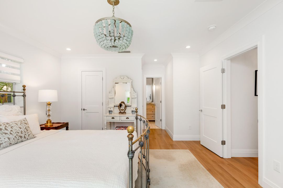 合同活跃: $1,385,000 (3 贝兹, 2 浴室, 1577 平方英尺)