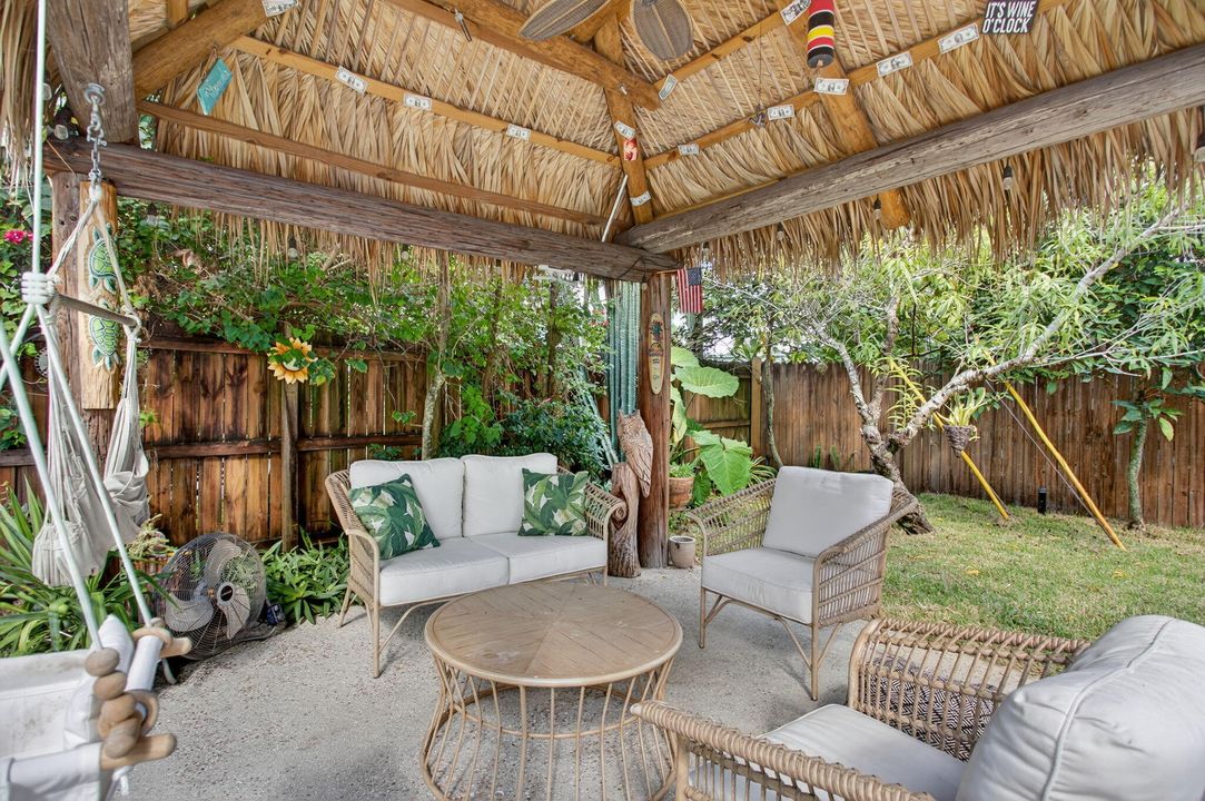 Под контрактом: $569,000 (3 спален, 2 ванн, 1364 Квадратных фут)