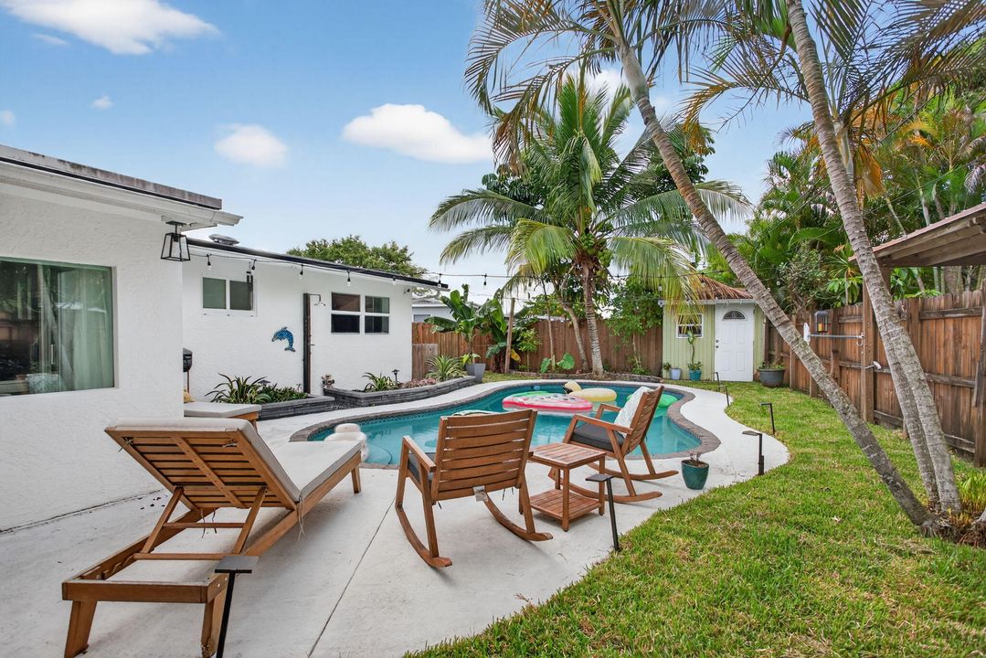 Под контрактом: $569,000 (3 спален, 2 ванн, 1364 Квадратных фут)