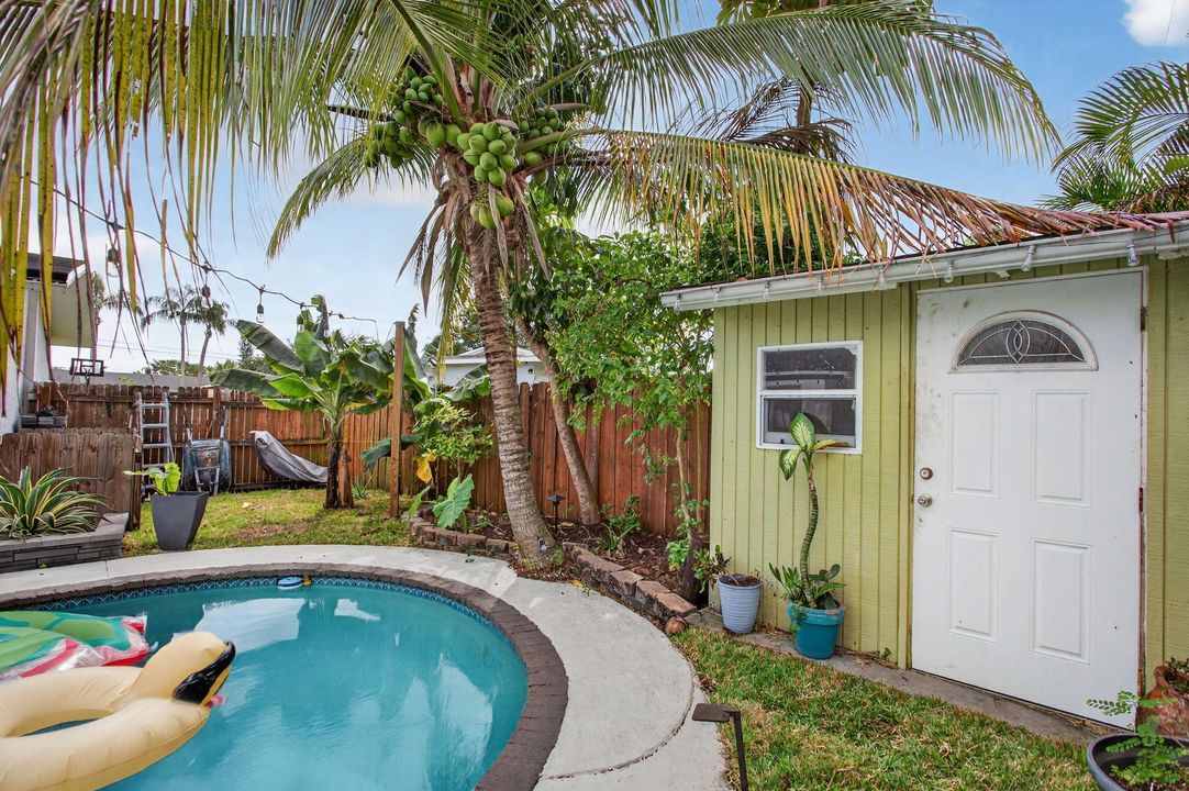 Под контрактом: $569,000 (3 спален, 2 ванн, 1364 Квадратных фут)