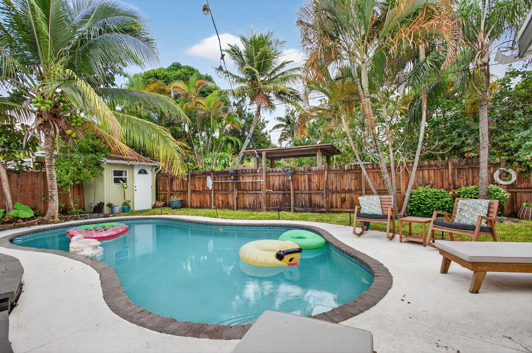 Под контрактом: $569,000 (3 спален, 2 ванн, 1364 Квадратных фут)