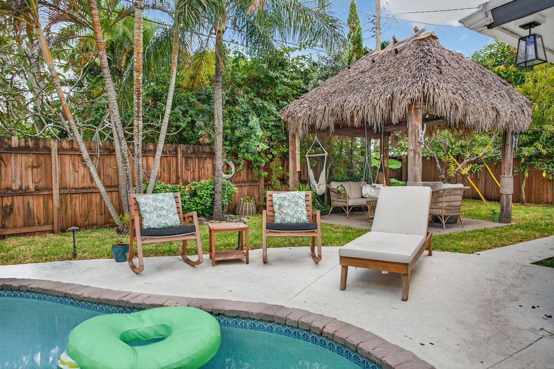 Под контрактом: $569,000 (3 спален, 2 ванн, 1364 Квадратных фут)