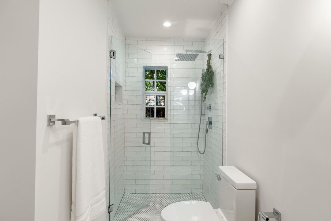 合同活跃: $1,385,000 (3 贝兹, 2 浴室, 1577 平方英尺)