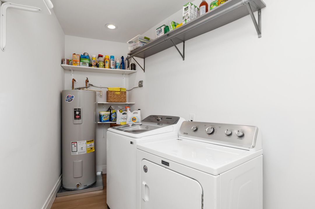 合同活跃: $1,385,000 (3 贝兹, 2 浴室, 1577 平方英尺)