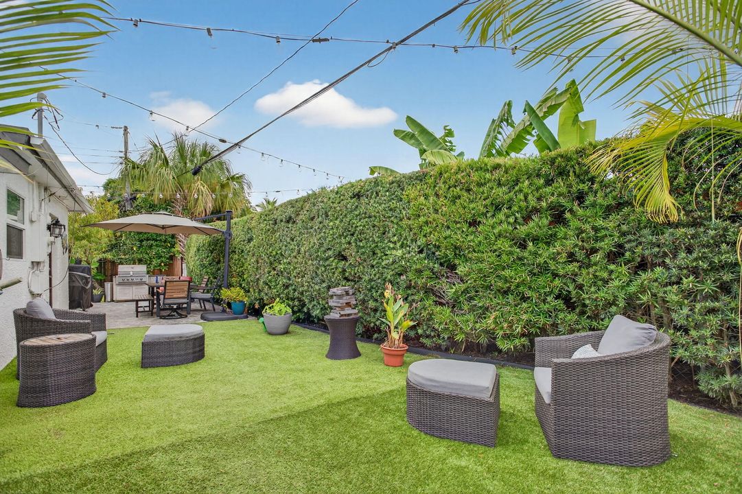 Под контрактом: $569,000 (3 спален, 2 ванн, 1364 Квадратных фут)