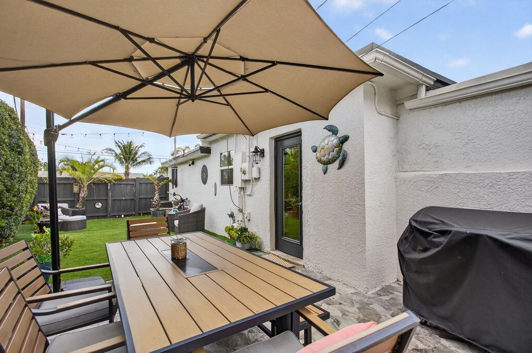 Под контрактом: $569,000 (3 спален, 2 ванн, 1364 Квадратных фут)