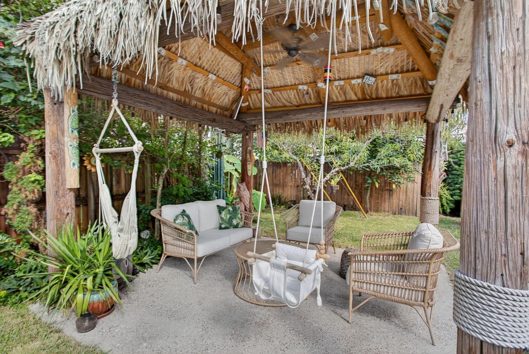 Под контрактом: $569,000 (3 спален, 2 ванн, 1364 Квадратных фут)