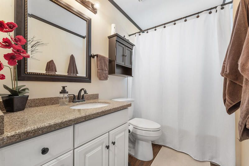 合同活跃: $665,000 (3 贝兹, 2 浴室, 1818 平方英尺)