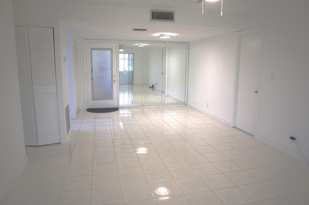 For Rent: $1,800 (2 beds, 2 baths, 888 Square Feet)