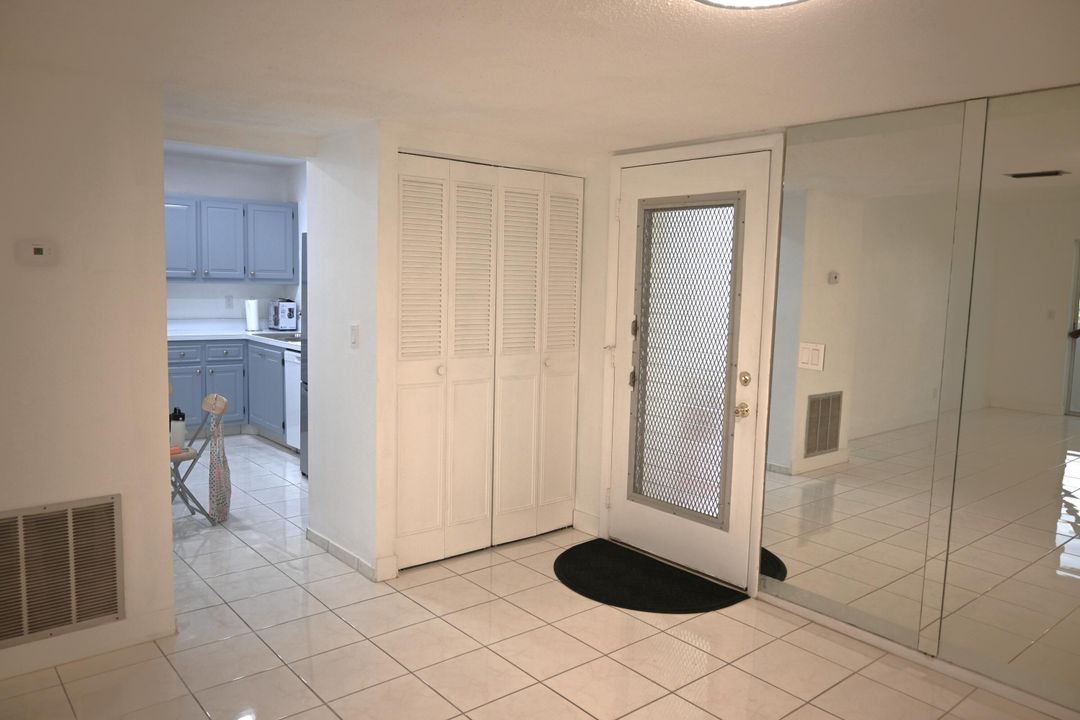 For Rent: $1,800 (2 beds, 2 baths, 888 Square Feet)