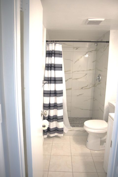 For Rent: $1,800 (2 beds, 2 baths, 888 Square Feet)