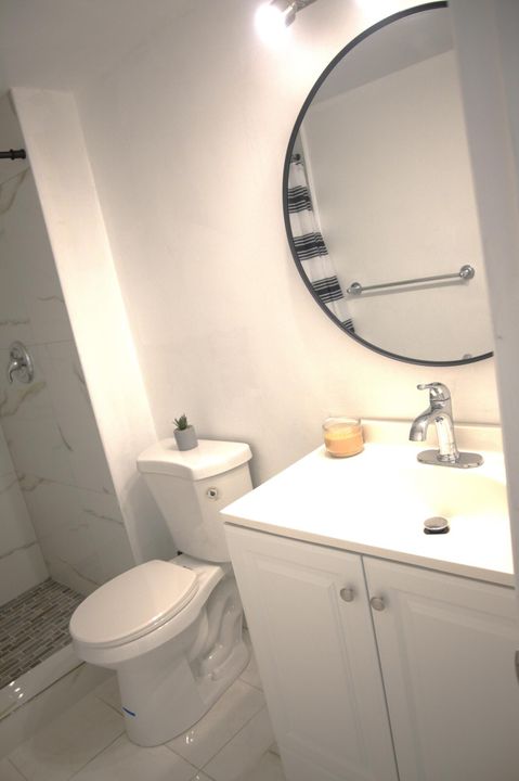 For Rent: $1,800 (2 beds, 2 baths, 888 Square Feet)