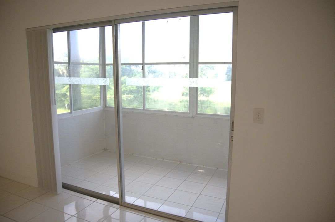 For Rent: $1,800 (2 beds, 2 baths, 888 Square Feet)