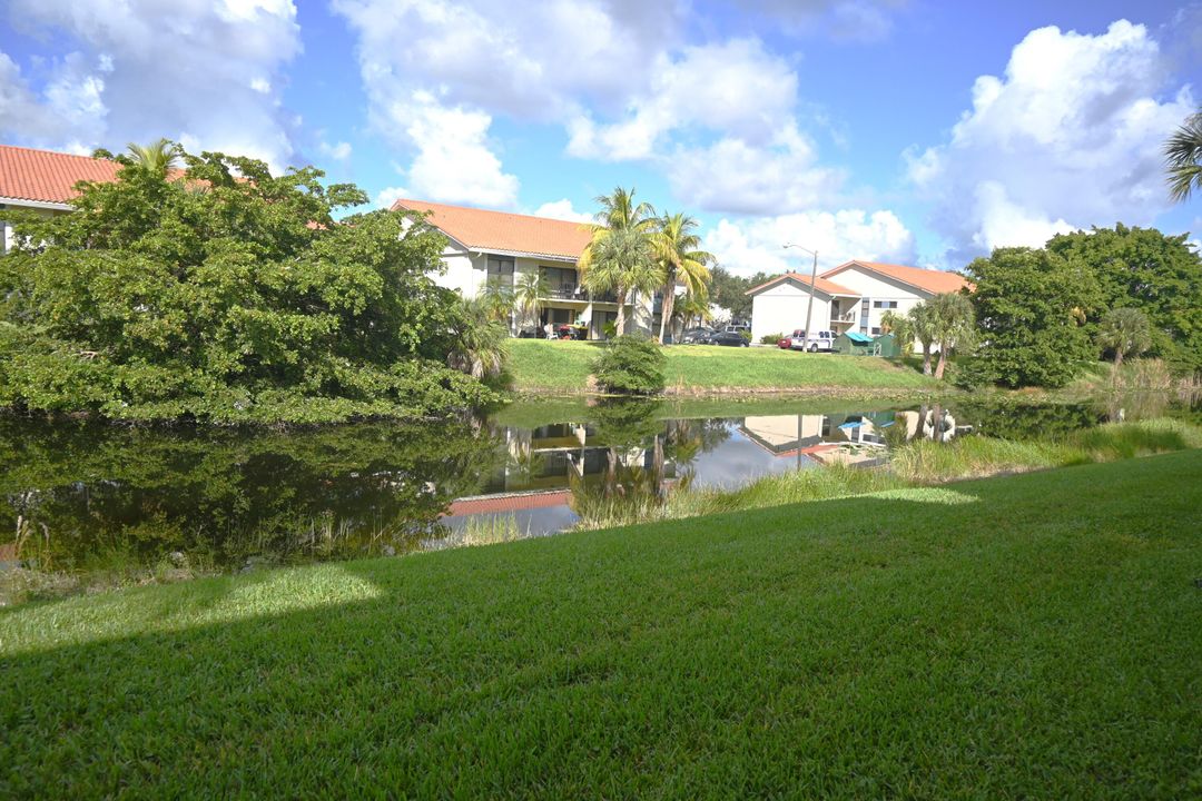 For Rent: $1,800 (2 beds, 2 baths, 888 Square Feet)