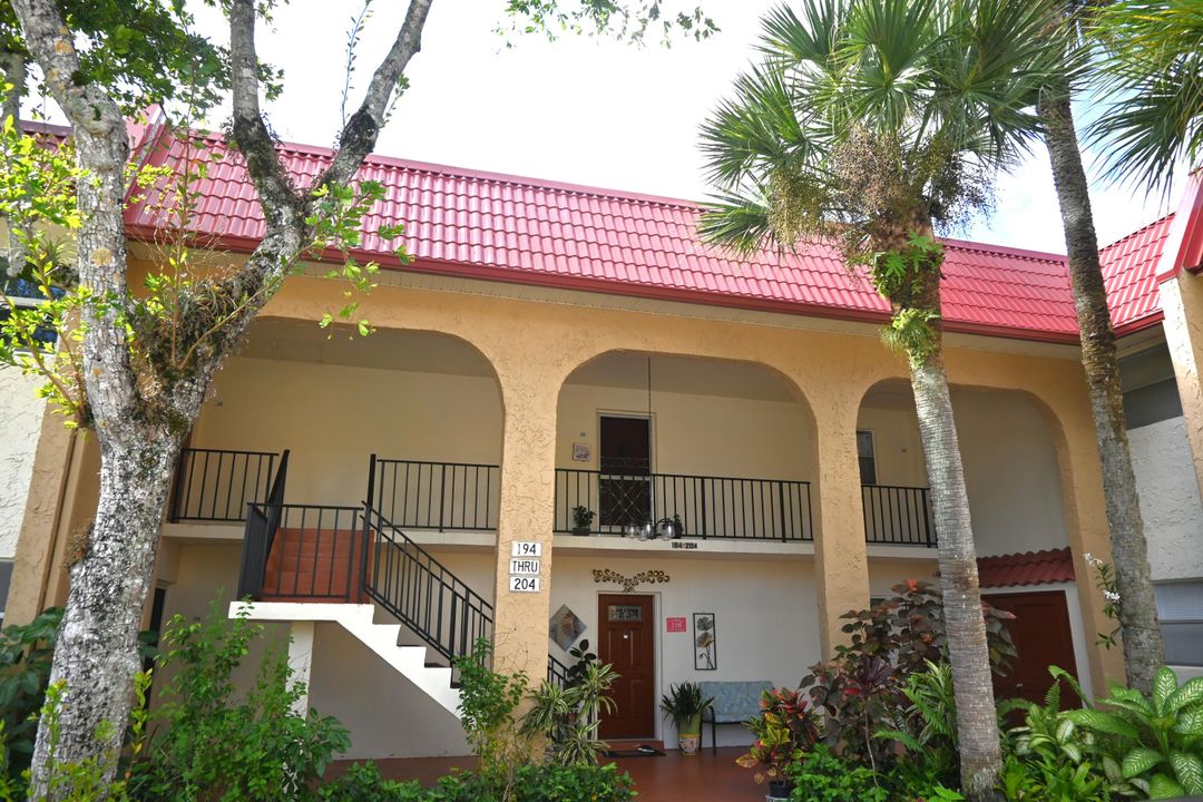 For Rent: $1,800 (2 beds, 2 baths, 888 Square Feet)