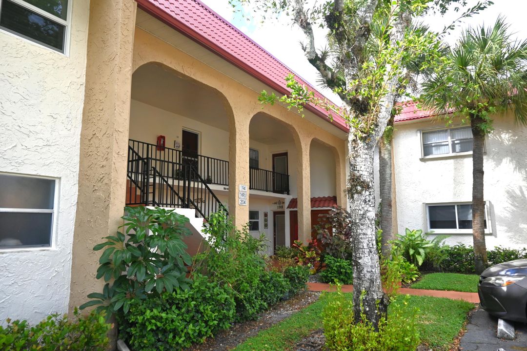 For Rent: $1,800 (2 beds, 2 baths, 888 Square Feet)