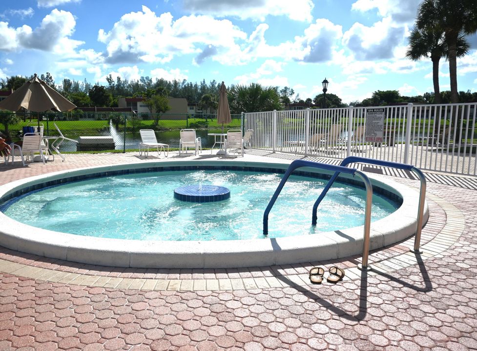 For Rent: $1,800 (2 beds, 2 baths, 888 Square Feet)