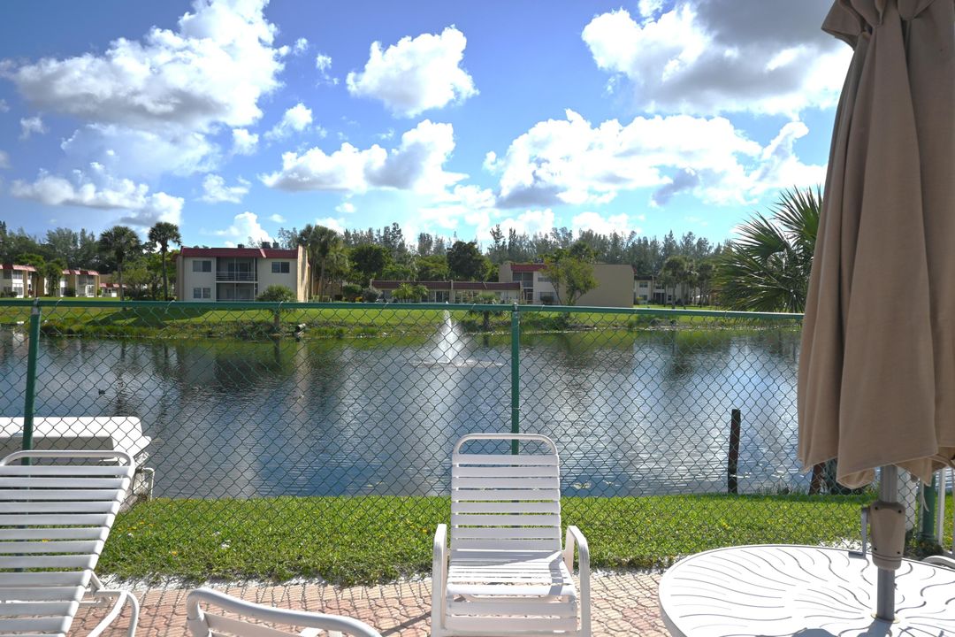 For Rent: $1,800 (2 beds, 2 baths, 888 Square Feet)