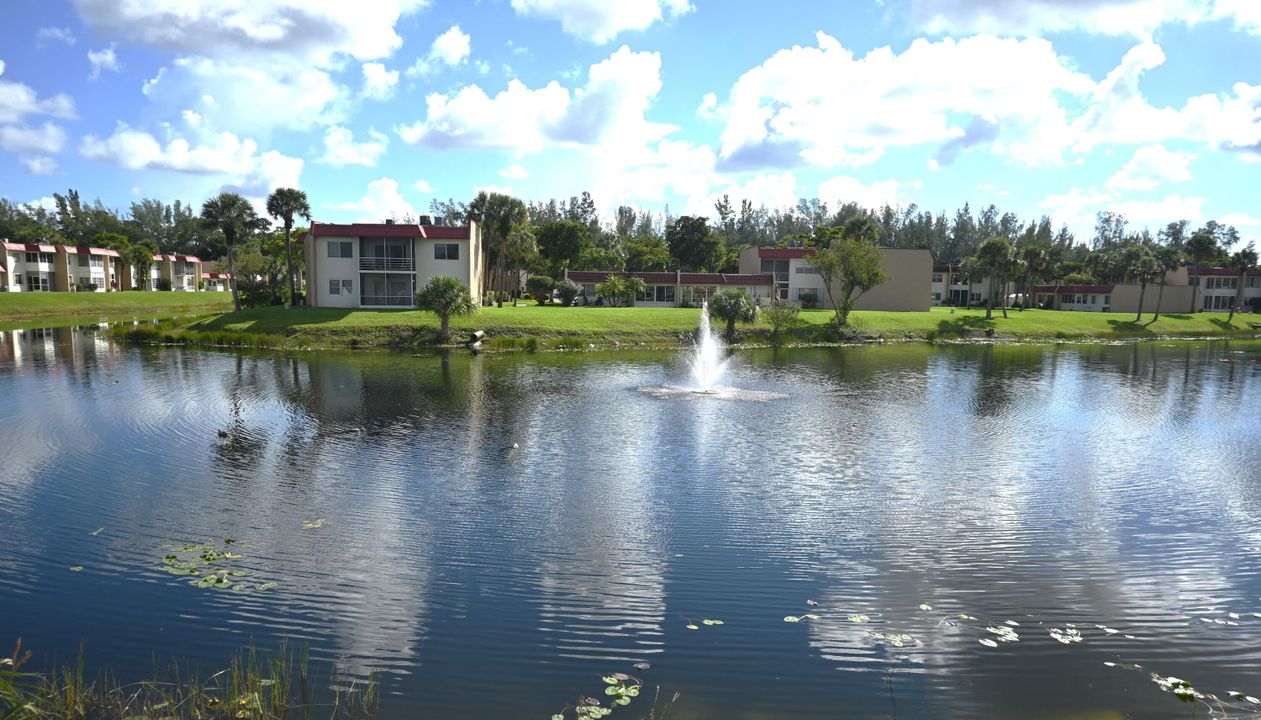 For Rent: $1,800 (2 beds, 2 baths, 888 Square Feet)