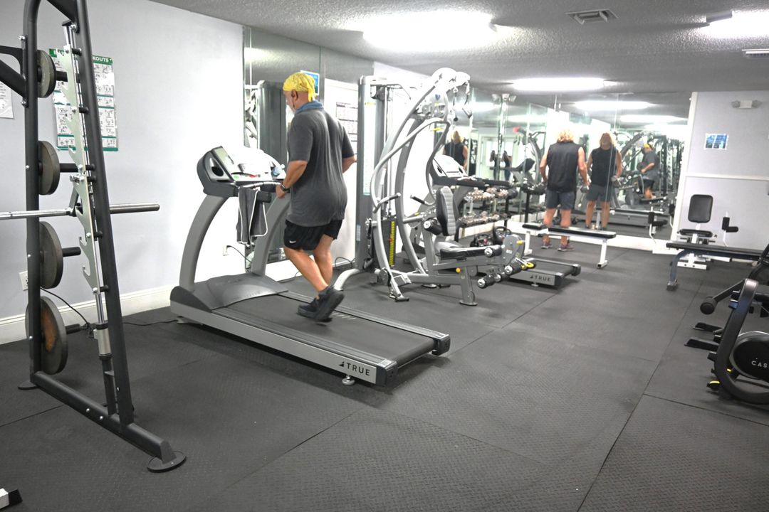 For Rent: $1,800 (2 beds, 2 baths, 888 Square Feet)