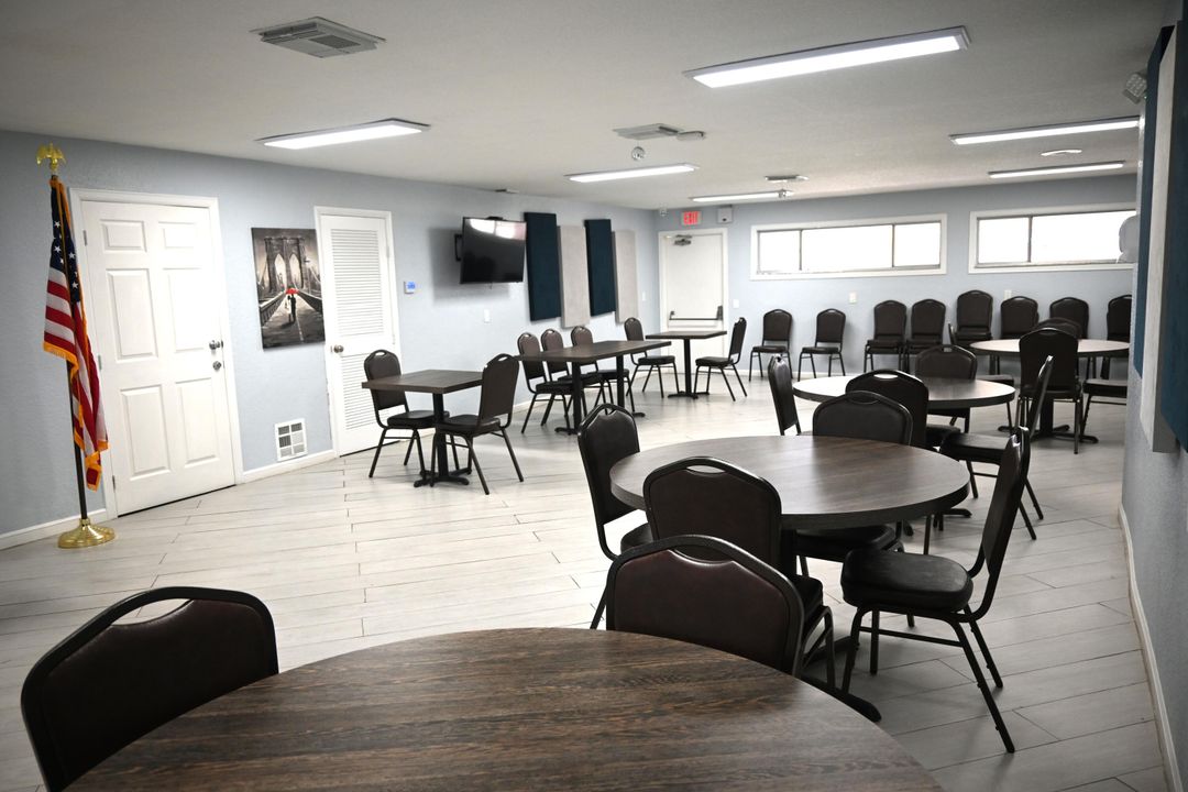 For Rent: $1,800 (2 beds, 2 baths, 888 Square Feet)