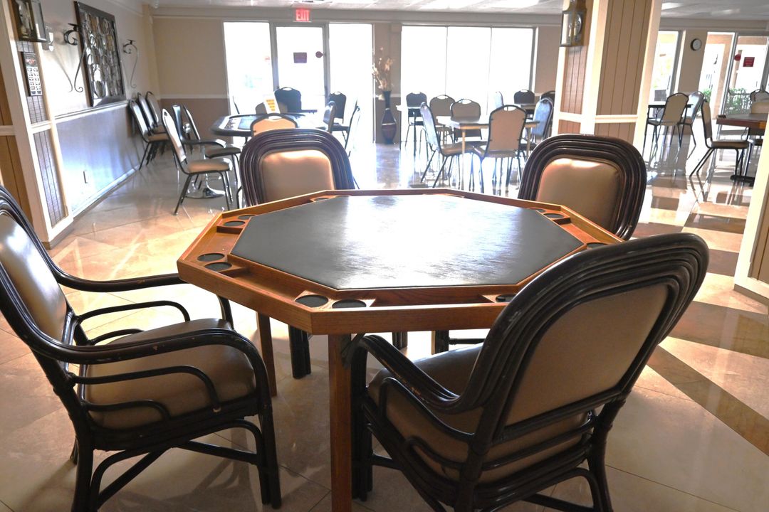 For Rent: $1,800 (2 beds, 2 baths, 888 Square Feet)