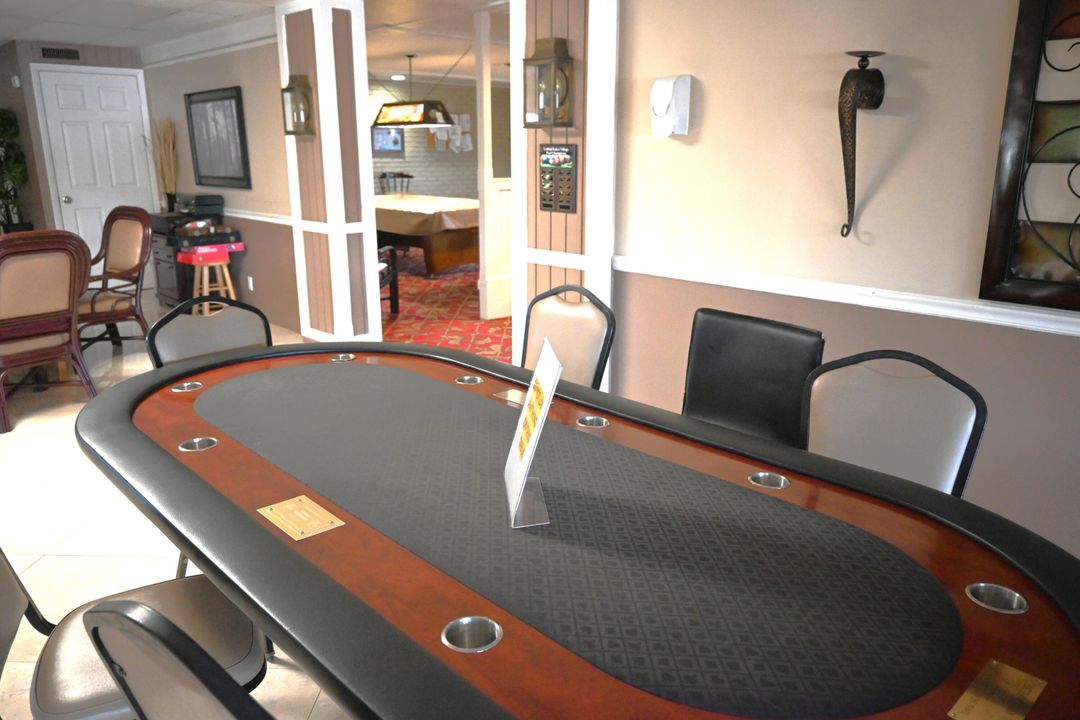 For Rent: $1,800 (2 beds, 2 baths, 888 Square Feet)