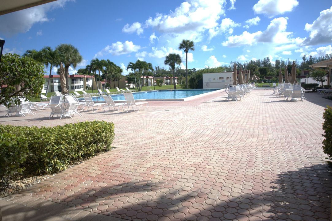 For Rent: $1,800 (2 beds, 2 baths, 888 Square Feet)