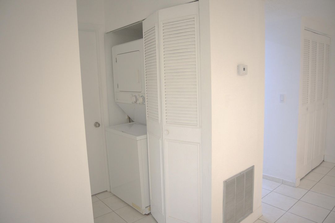 For Rent: $1,800 (2 beds, 2 baths, 888 Square Feet)