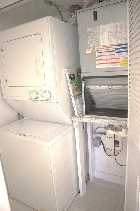 For Rent: $1,800 (2 beds, 2 baths, 888 Square Feet)