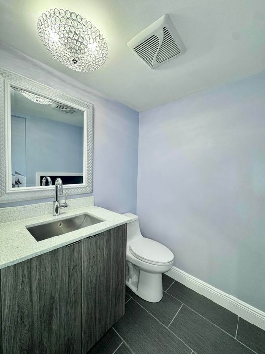 合同活跃: $284,900 (2 贝兹, 2 浴室, 1328 平方英尺)