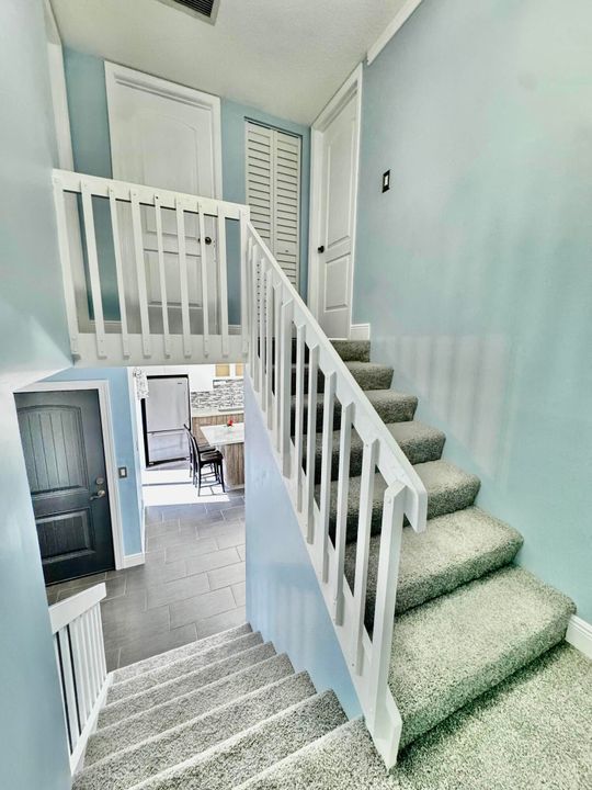 合同活跃: $284,900 (2 贝兹, 2 浴室, 1328 平方英尺)