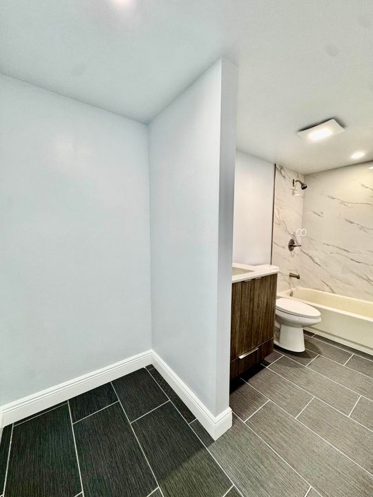 合同活跃: $284,900 (2 贝兹, 2 浴室, 1328 平方英尺)