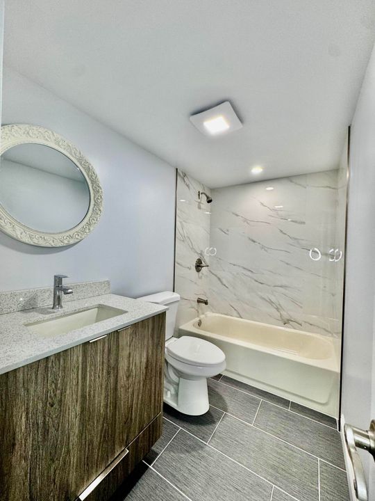 合同活跃: $284,900 (2 贝兹, 2 浴室, 1328 平方英尺)