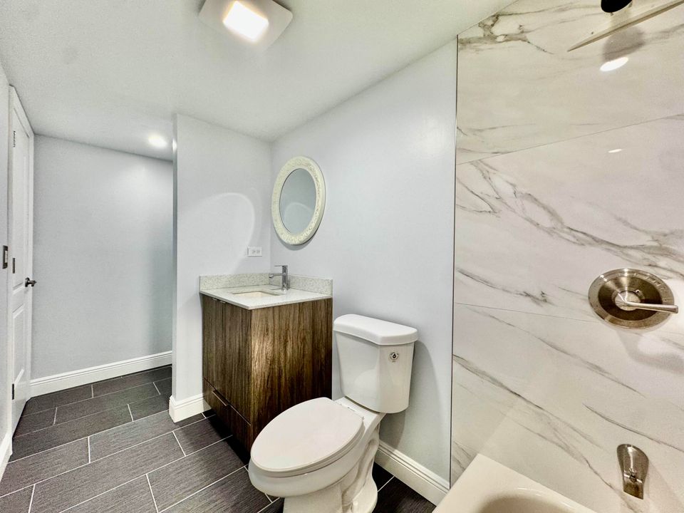 合同活跃: $284,900 (2 贝兹, 2 浴室, 1328 平方英尺)