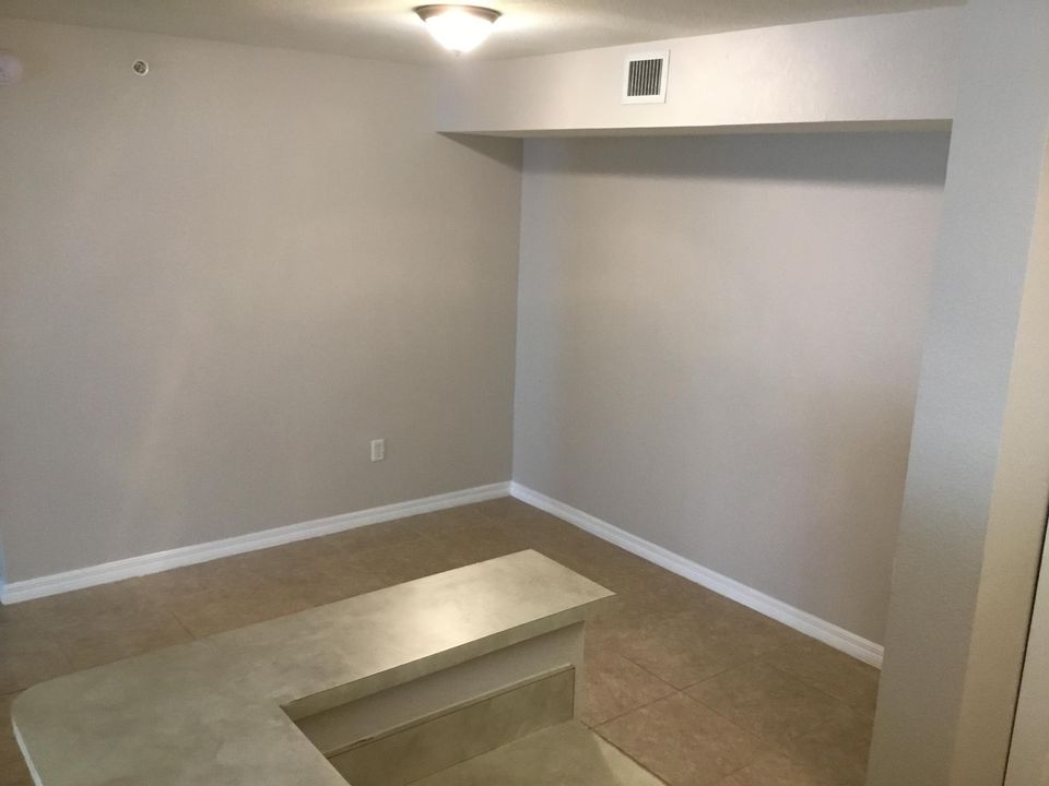 For Rent: $2,350 (3 beds, 2 baths, 1115 Square Feet)