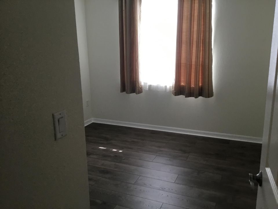 For Rent: $2,350 (3 beds, 2 baths, 1115 Square Feet)