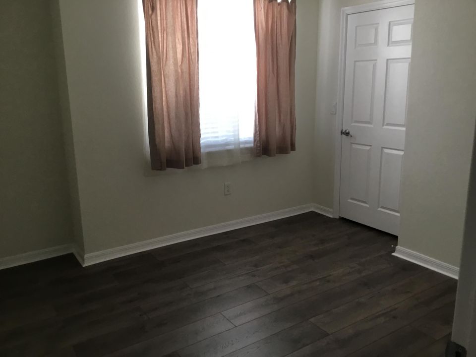 For Rent: $2,350 (3 beds, 2 baths, 1115 Square Feet)