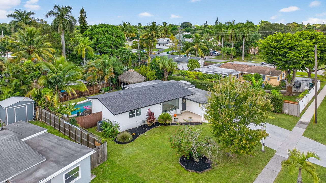 Под контрактом: $569,000 (3 спален, 2 ванн, 1364 Квадратных фут)