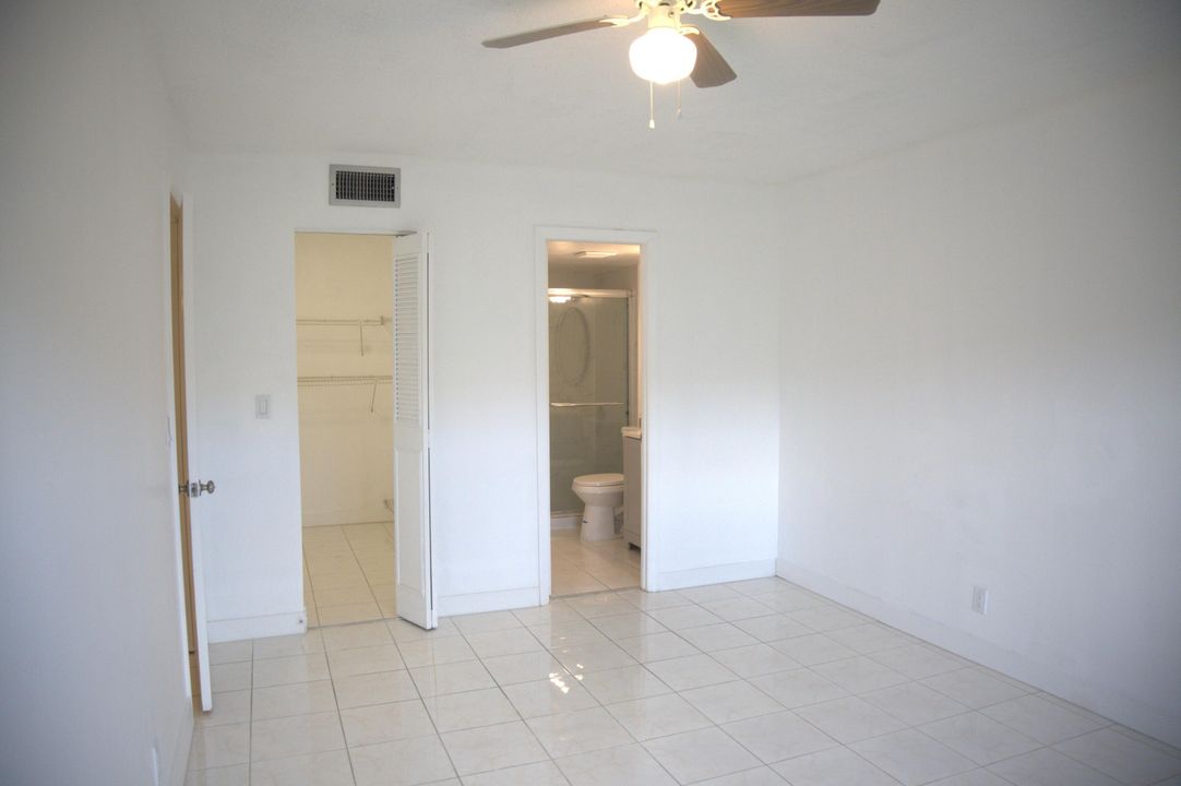 For Rent: $1,800 (2 beds, 2 baths, 888 Square Feet)